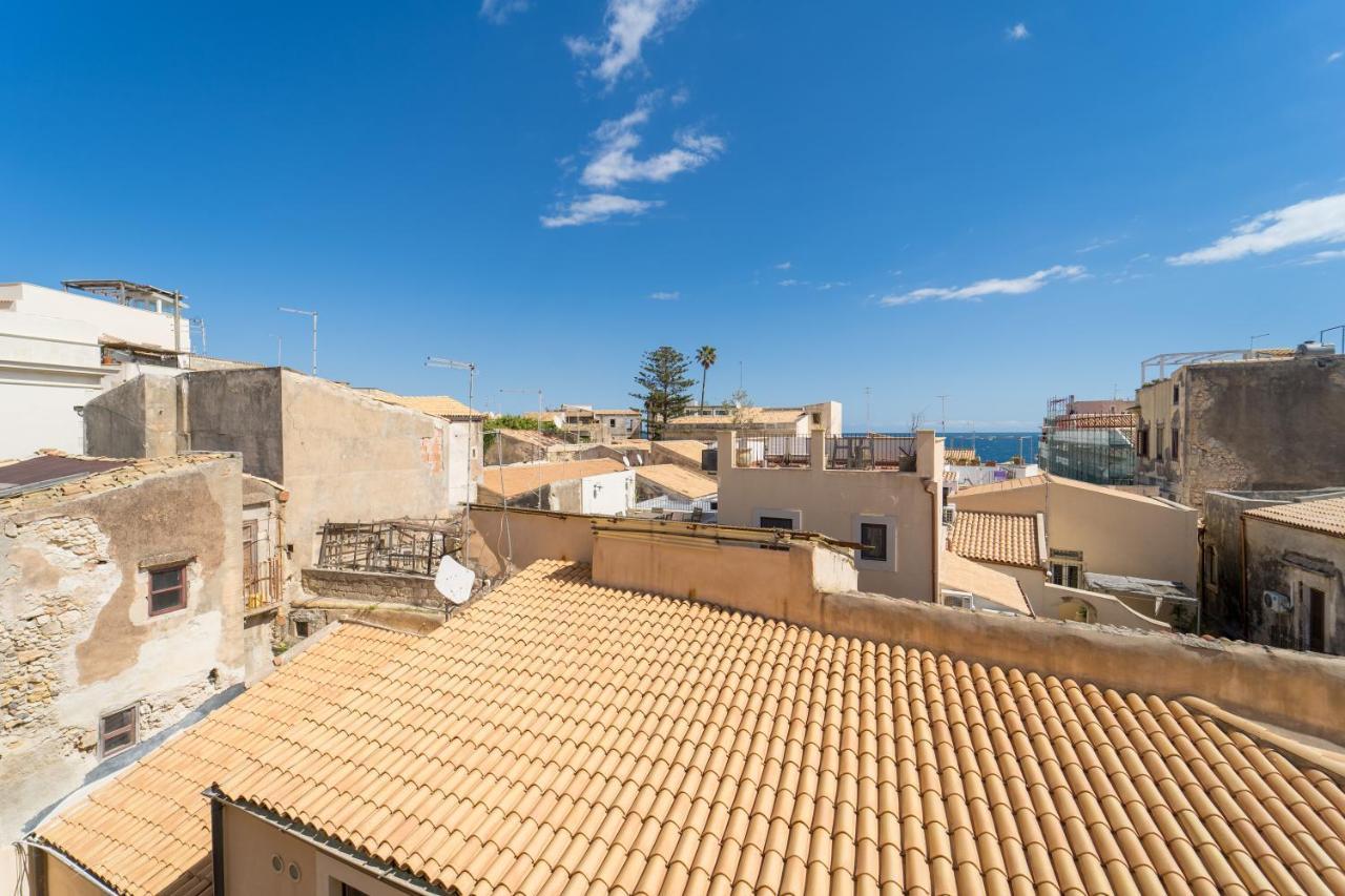 A Look At Ortigia - Bright Syrakus