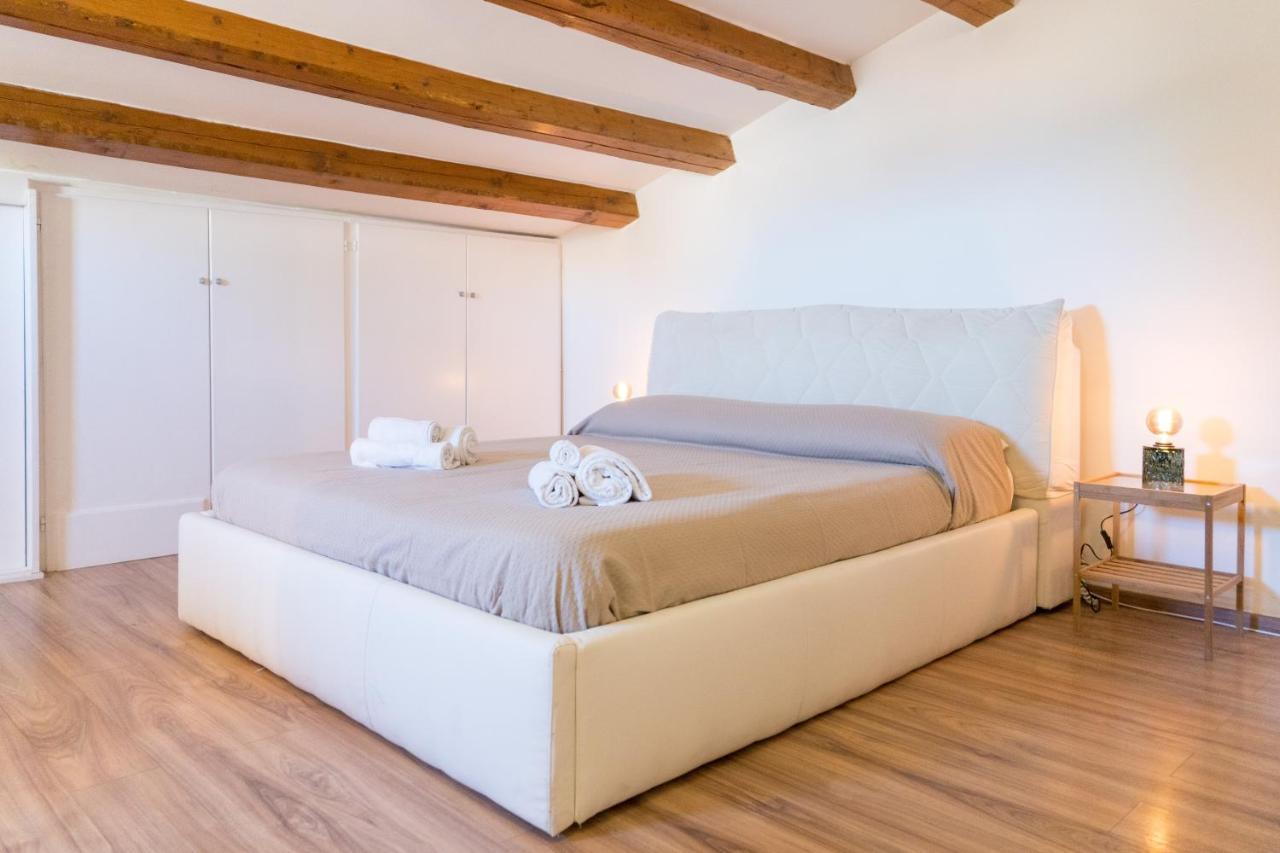 A Look At Ortigia - Bright Apartment Syrakus