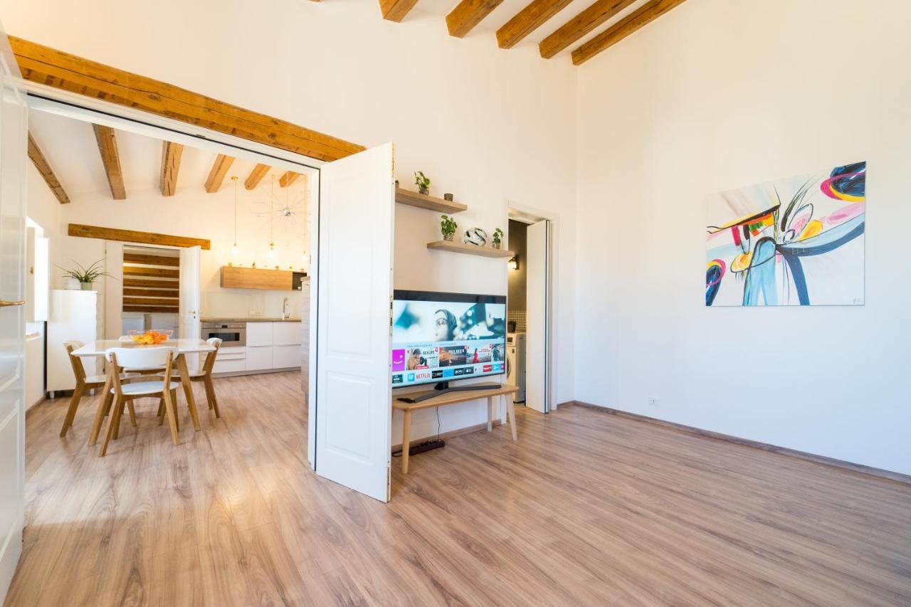 A Look At Ortigia - Bright Apartment